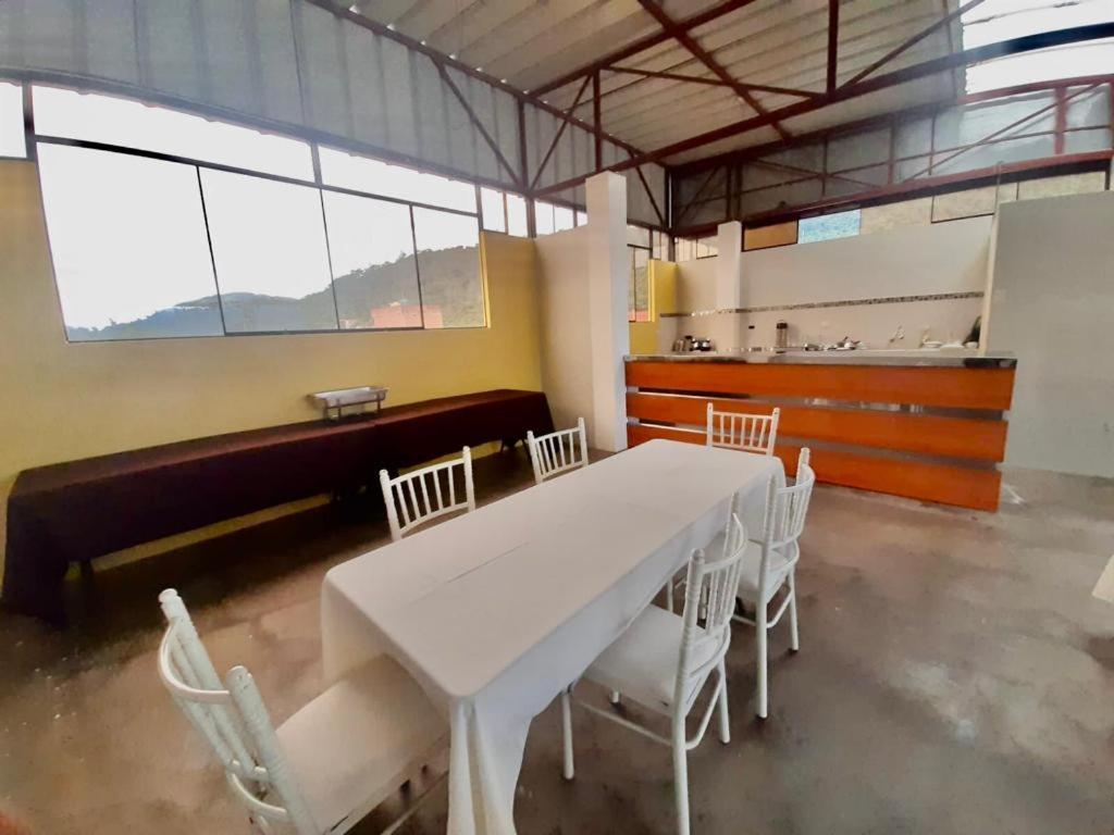 Victtorios Hotel Satipo Bagian luar foto