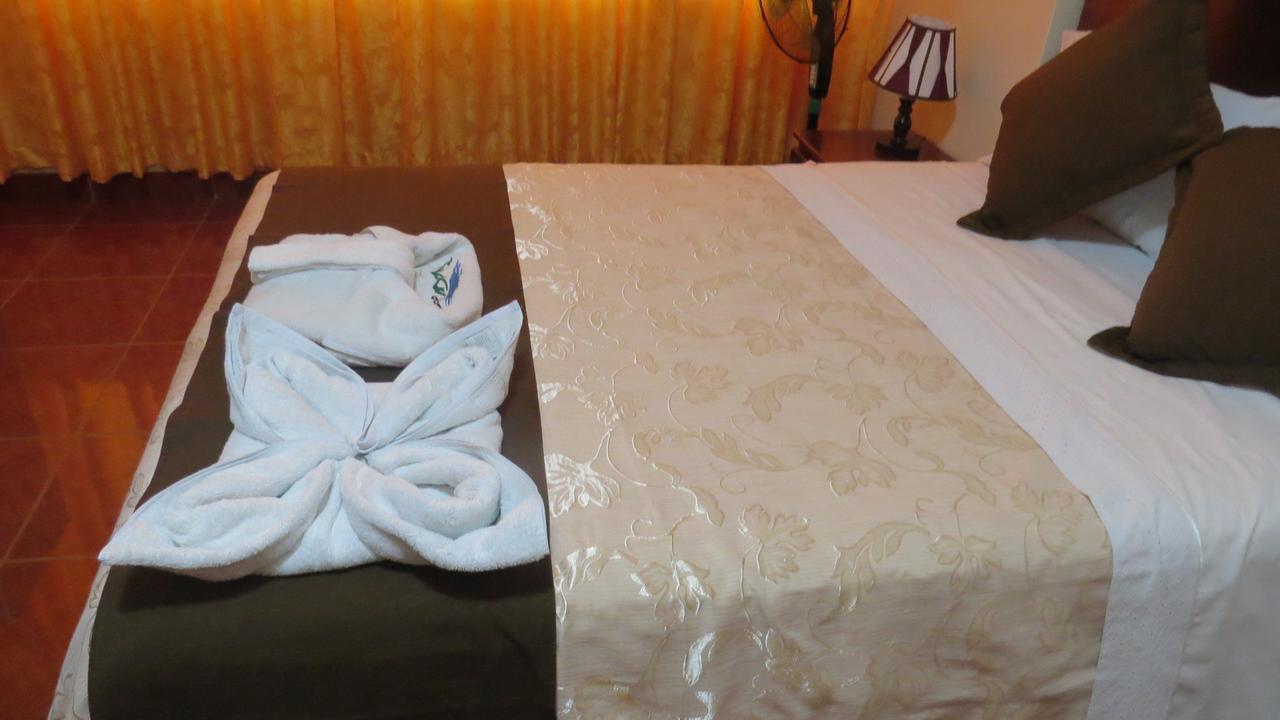Victtorios Hotel Satipo Bagian luar foto